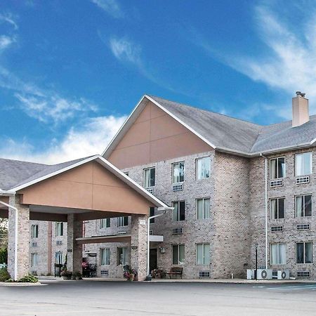 Comfort Inn Whitehall Near Michigan'S Adventure Kültér fotó
