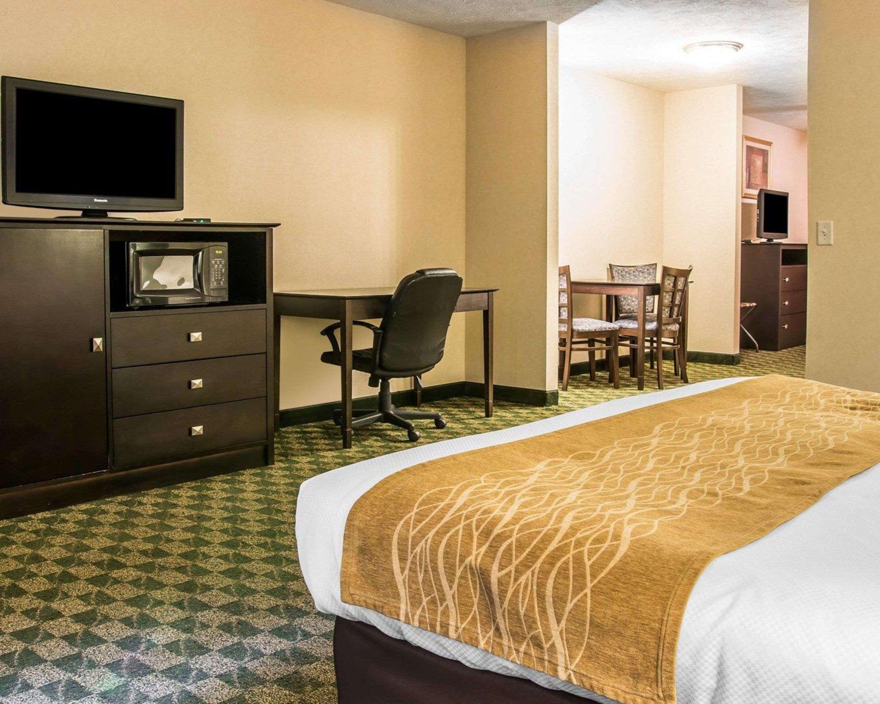 Comfort Inn Whitehall Near Michigan'S Adventure Kültér fotó