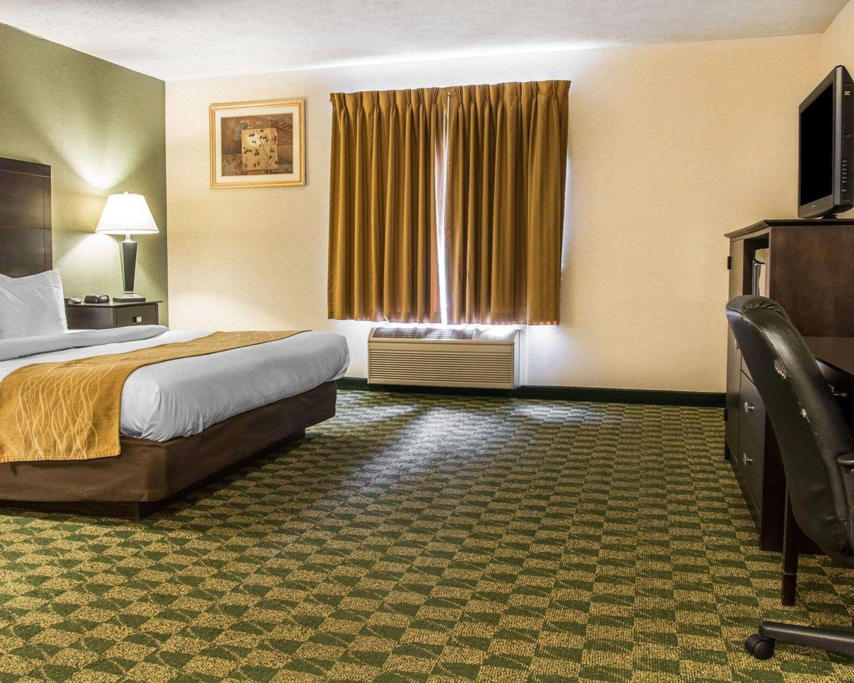 Comfort Inn Whitehall Near Michigan'S Adventure Kültér fotó