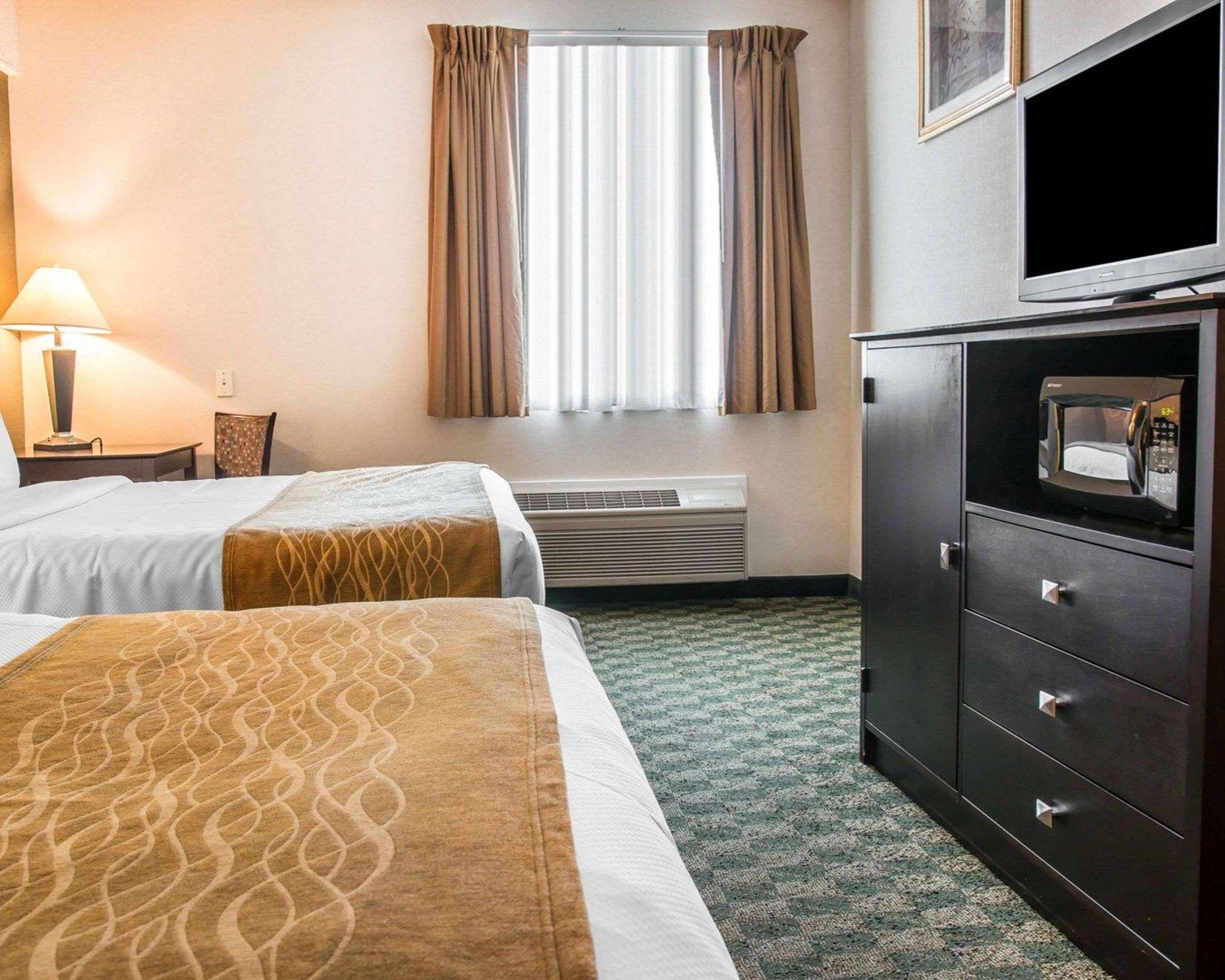 Comfort Inn Whitehall Near Michigan'S Adventure Kültér fotó
