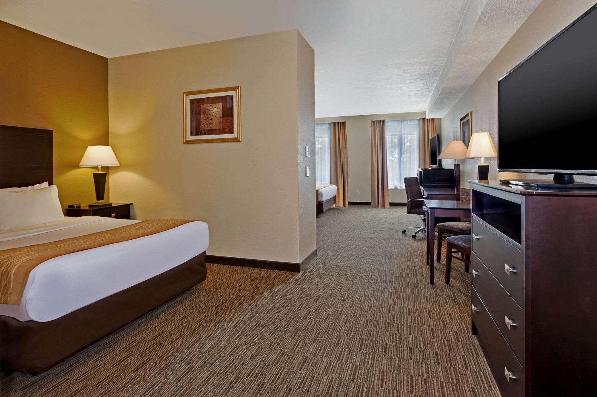Comfort Inn Whitehall Near Michigan'S Adventure Kültér fotó