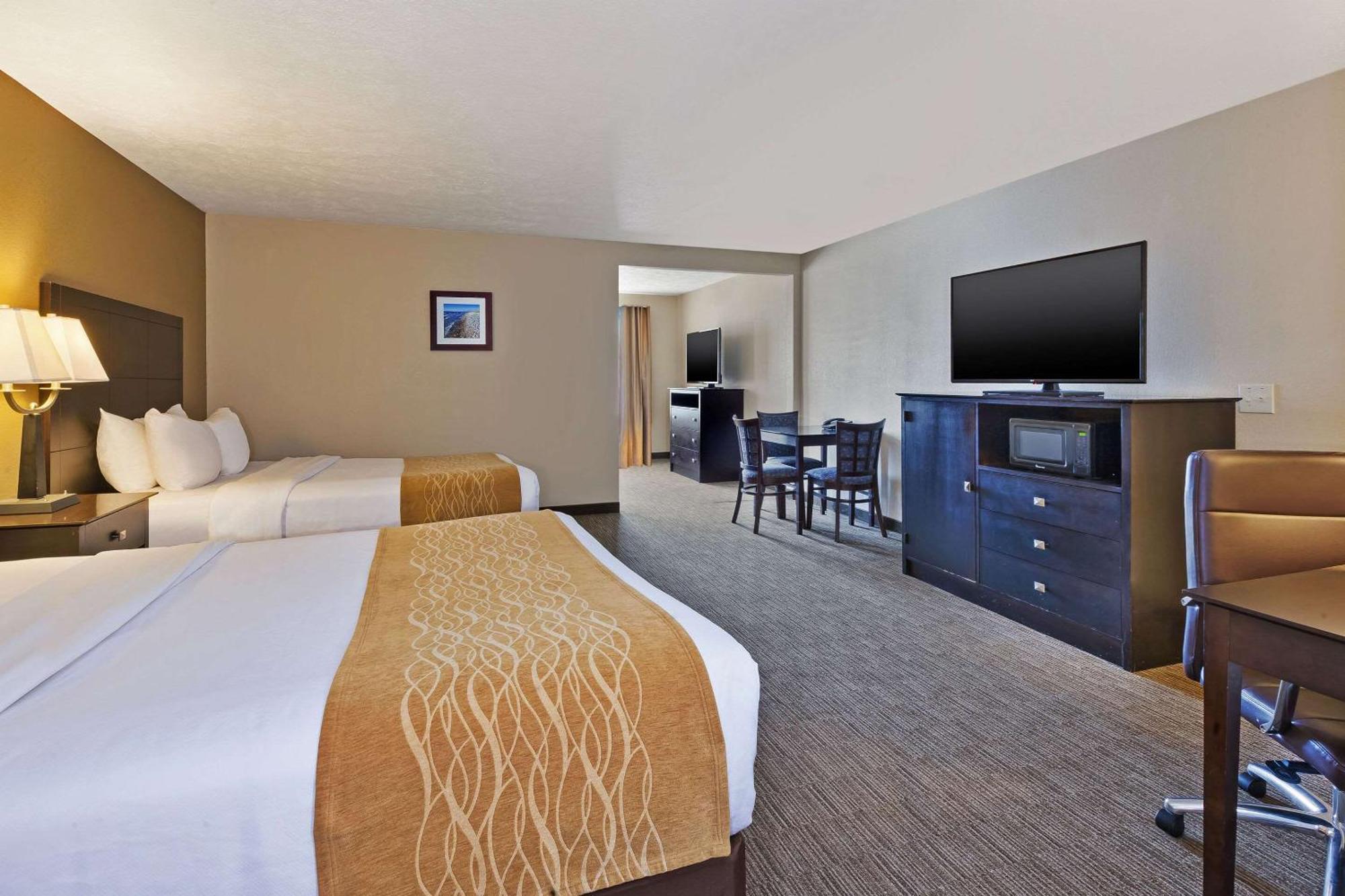 Comfort Inn Whitehall Near Michigan'S Adventure Kültér fotó