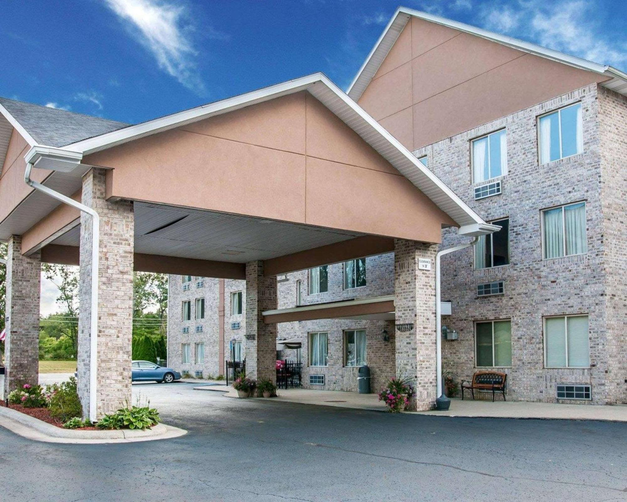 Comfort Inn Whitehall Near Michigan'S Adventure Kültér fotó